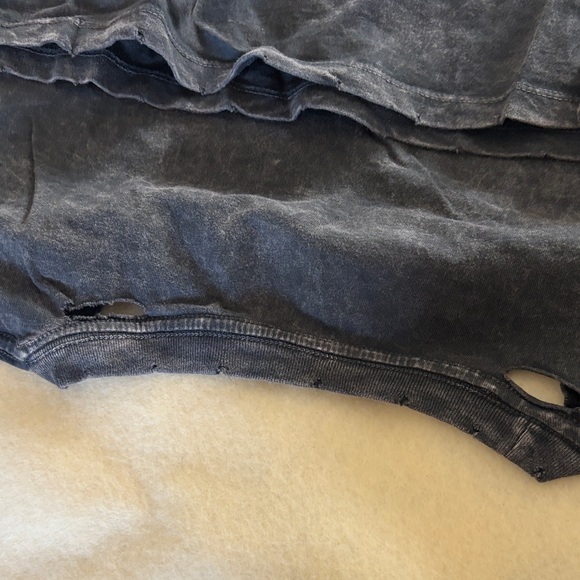 Vintage Canvas Black Graphic T-Shirt - Picture 7 of 7